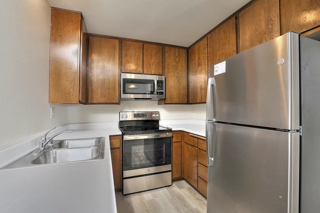 Building Photo - APT 92 Unit 92