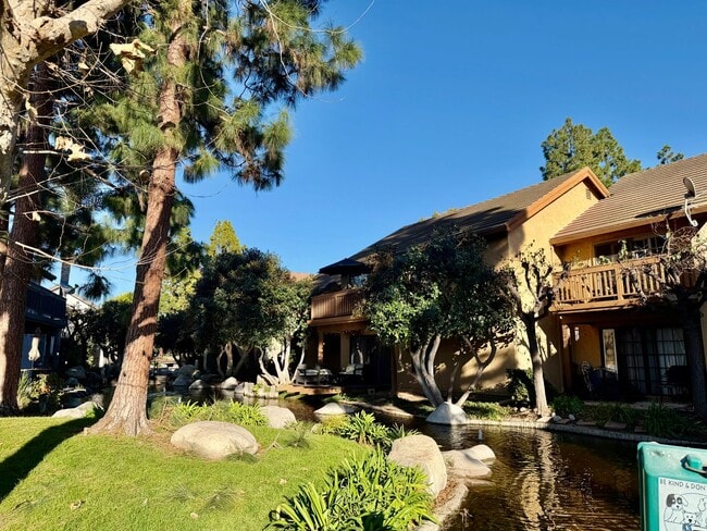 Building Photo - Charming 1 Bedroom, 1 bath condo in the heart of Irvine