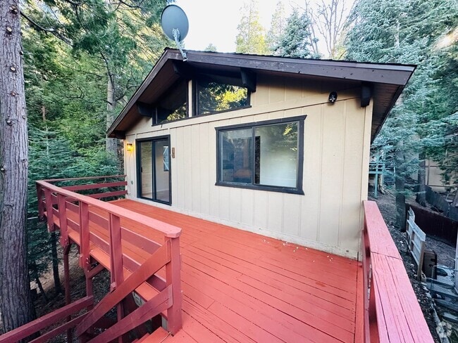 Building Photo - Amazing Recently Renovated Chalet. Rental