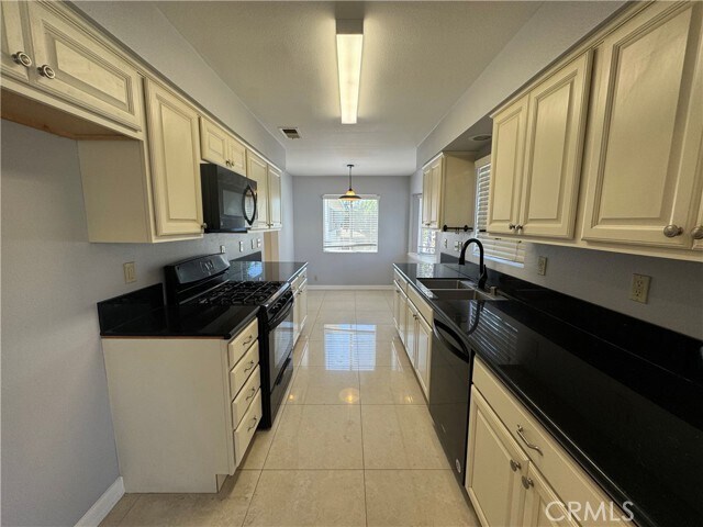 Photo - 302 W Loraine St