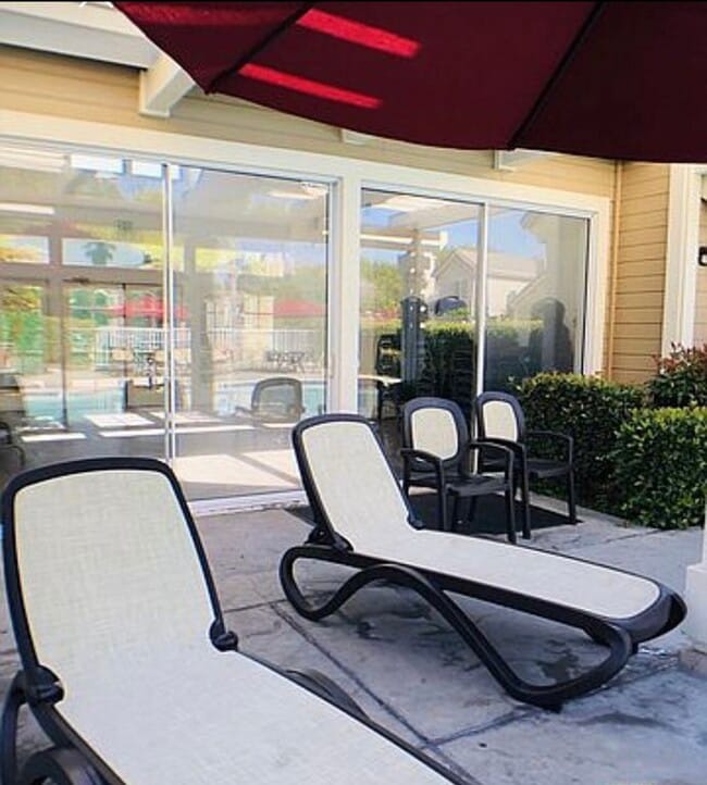 Building Photo - 3855 Thorncroft Ln Unit B