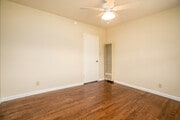 1BR, 1BA - 450SF - Bedroom - 1905-1909 W. Alameda