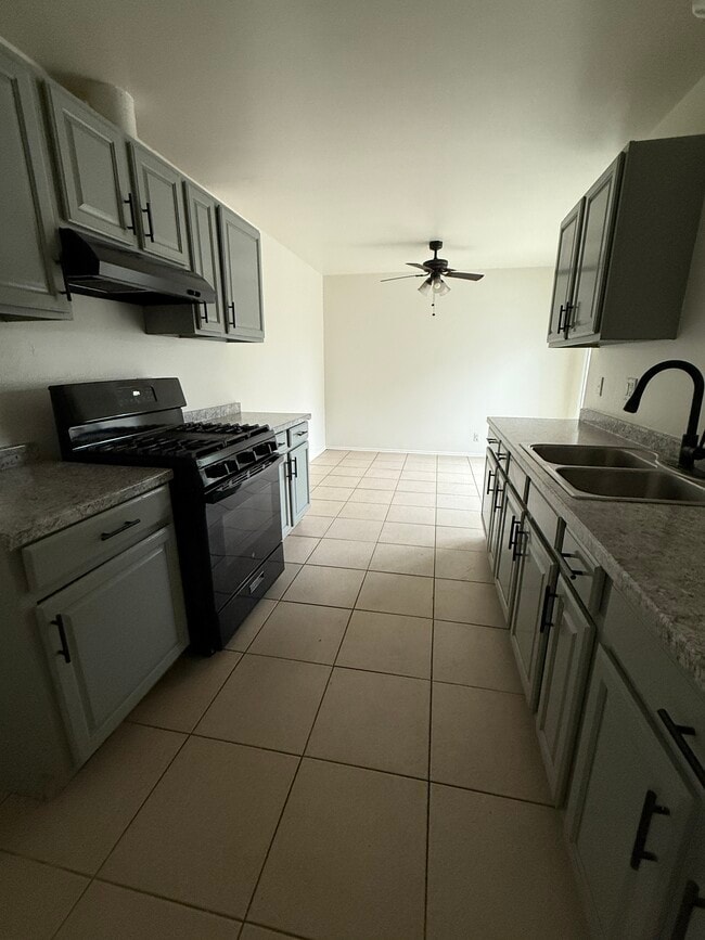 Photo - 305-302 N Dwyer Pl