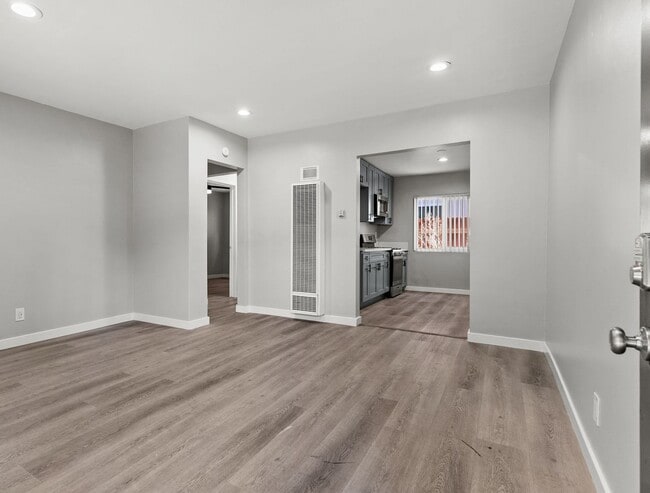Photo - 113 S Lillie Ave Unit 201-02