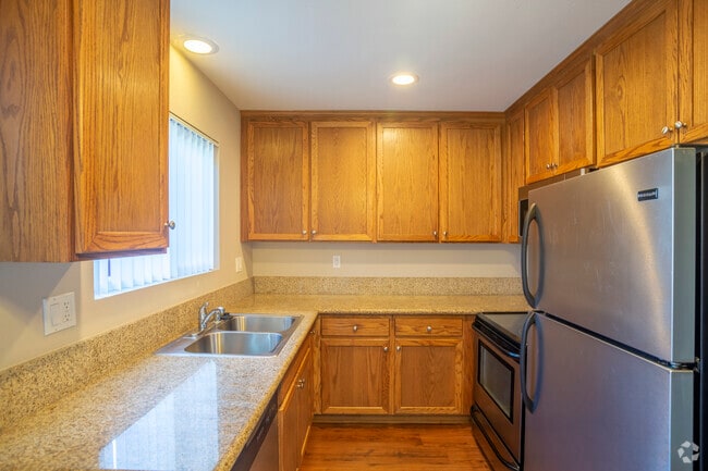 2 BR, 1 BA - 802 SF - Town Center Apartments