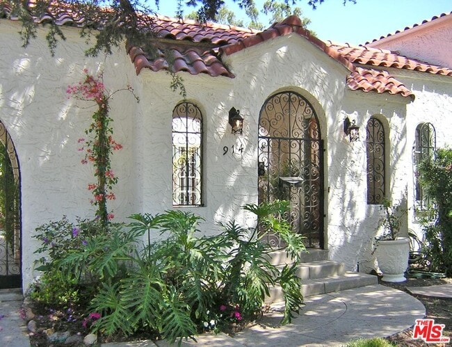 Photo - 914 Burnside Ave