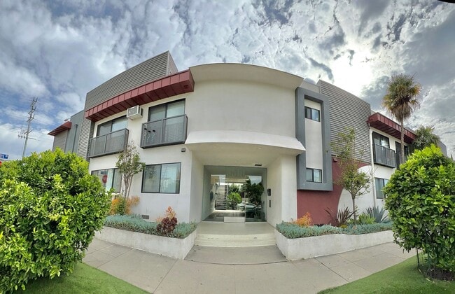 Photo - 3510 Clarington Ave Apartment Unit 06