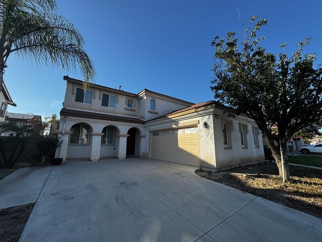 Photo - Spacious 5 bedroom with 3 car garage for rent