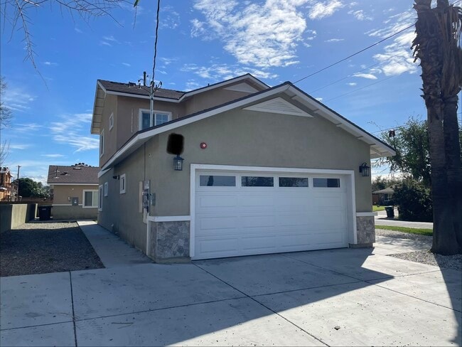 Building Photo - 25432 Park Ave