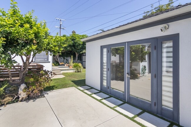 Photo - 2812 Stoner Ave