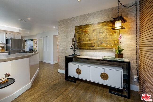 Photo - 2066 Glencoe Way