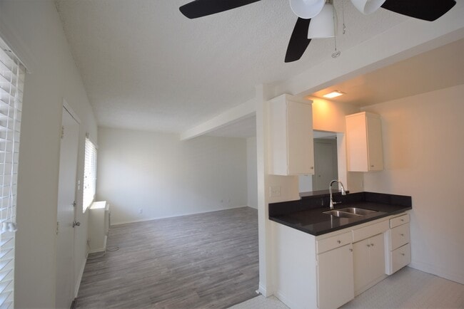 Photo - 2429 Cheremoya Ave Unit 06