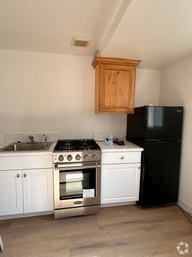 Building Photo - 227 N Yale Ave Unit One bed room /full bath Rental