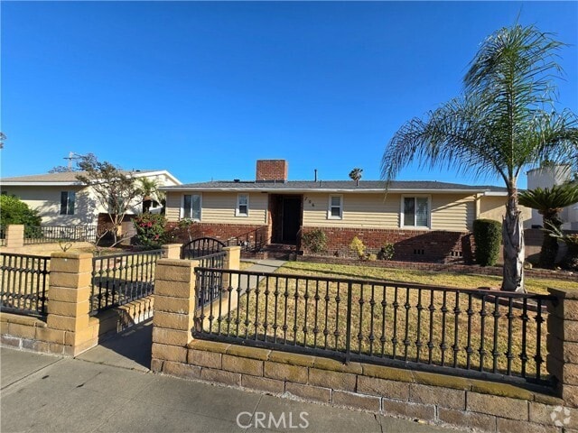 Building Photo - 706 W Orangethorpe Ave Rental