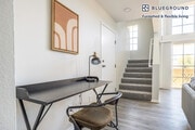 Photo - 960 N Alfred St Apartment Unit FL2-ID431