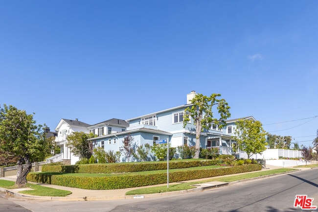 Building Photo - 509 Wynola St