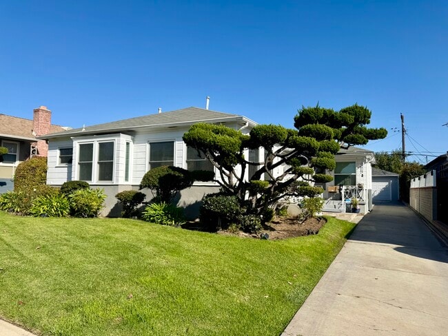 Photo - 6122 S Fairfax Ave