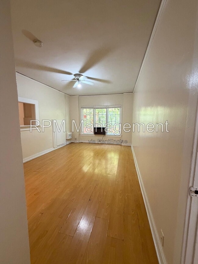 Building Photo - 1825 Ivar Ave Unit 102
