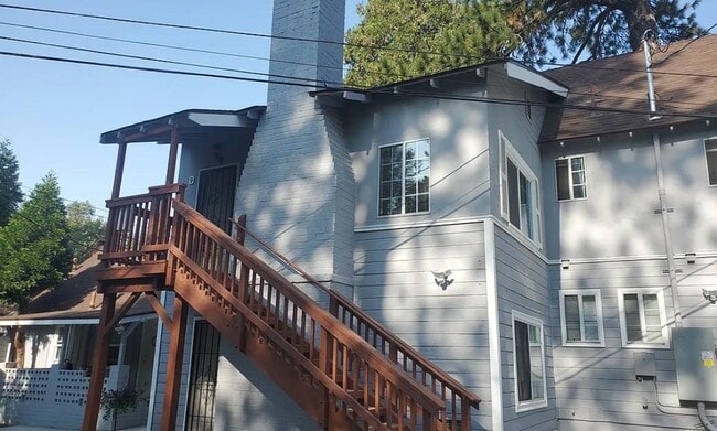 Building Photo - 596 Friendly Ln Unit 8