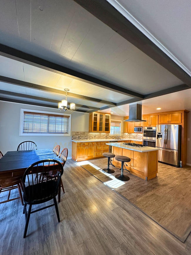 Photo - 300 S 2nd St