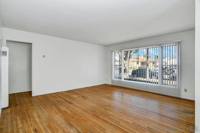 Photo - 4518 52nd St