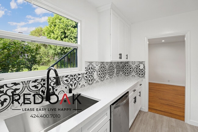 Photo - 2247 Merton Ave Unit 2