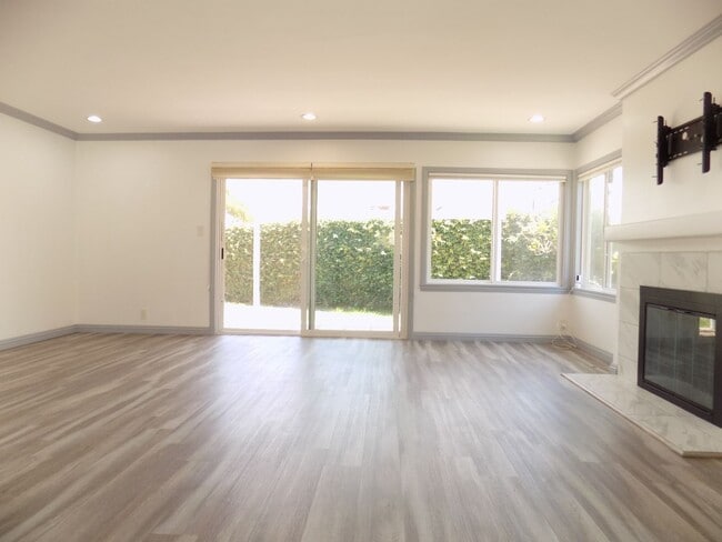 Photo - Ranch Style 1 Level, 3Bed/2Bath, Miraleste Pines, Custom Touches Everywhere