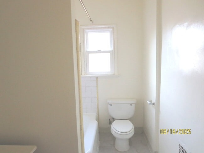 Photo - 5648 W 6th St