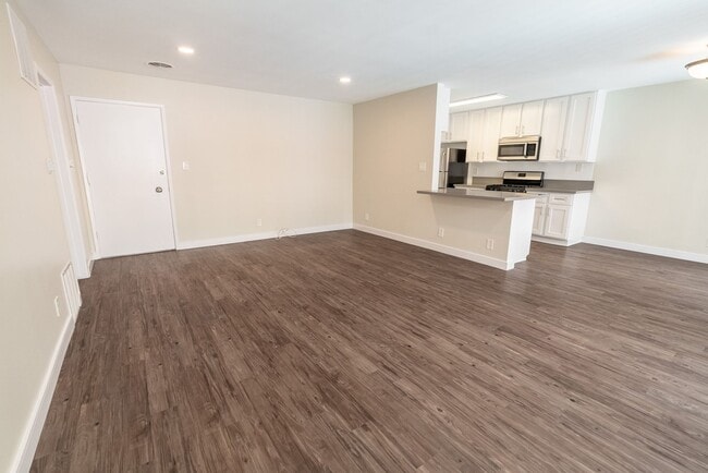 Photo - 8375 Fountain Ave