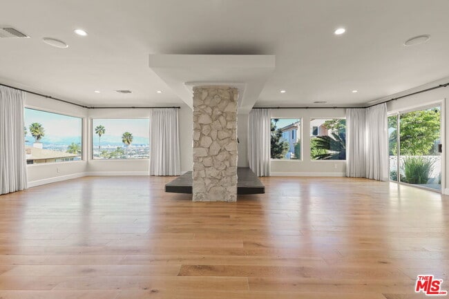 Photo - 4102 Cloverdale Ave