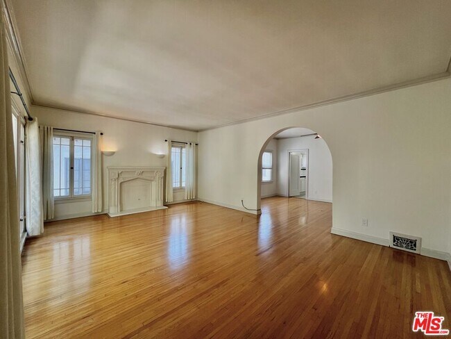 Photo - 145 N Sycamore Ave