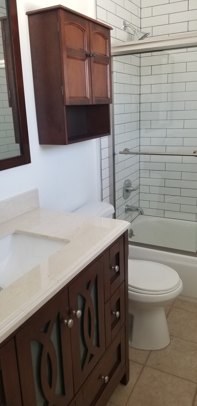 Photo - 18340 Collins St