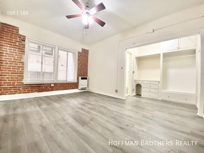Building Photo - 425 S Grand View St