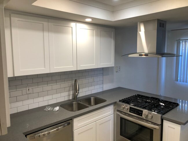 Photo - 16871 Green Ln Unit 1