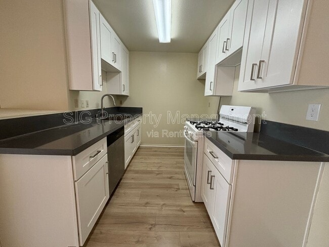 Building Photo - 10241 Commerce Ave Unit 5