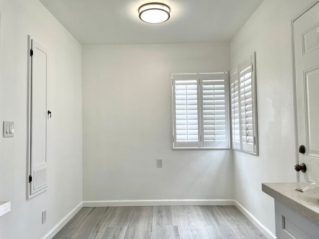 kitchen nook - 3408 Pearl St