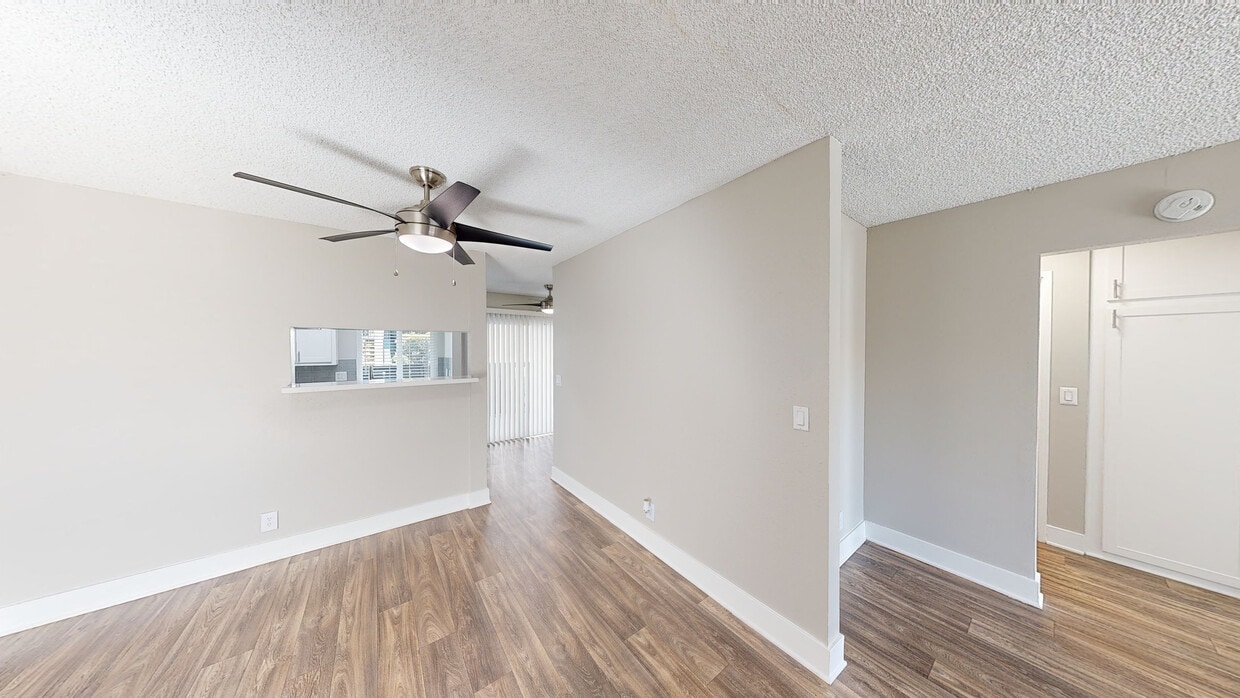 3D Tour - Colonnade at Fletcher Hills Apartments