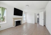 Photo - 557 W Oldfield St