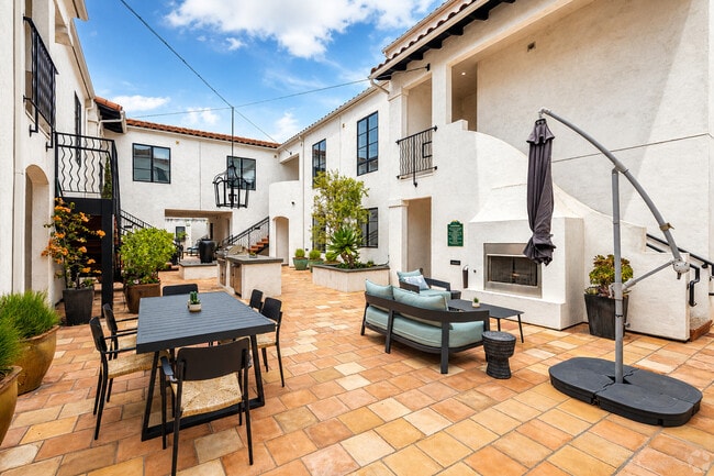 Courtyard - Santa Clara Courts