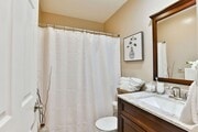 Photo - Talmadge : spacious 2 bed, 2 ba top floor ...