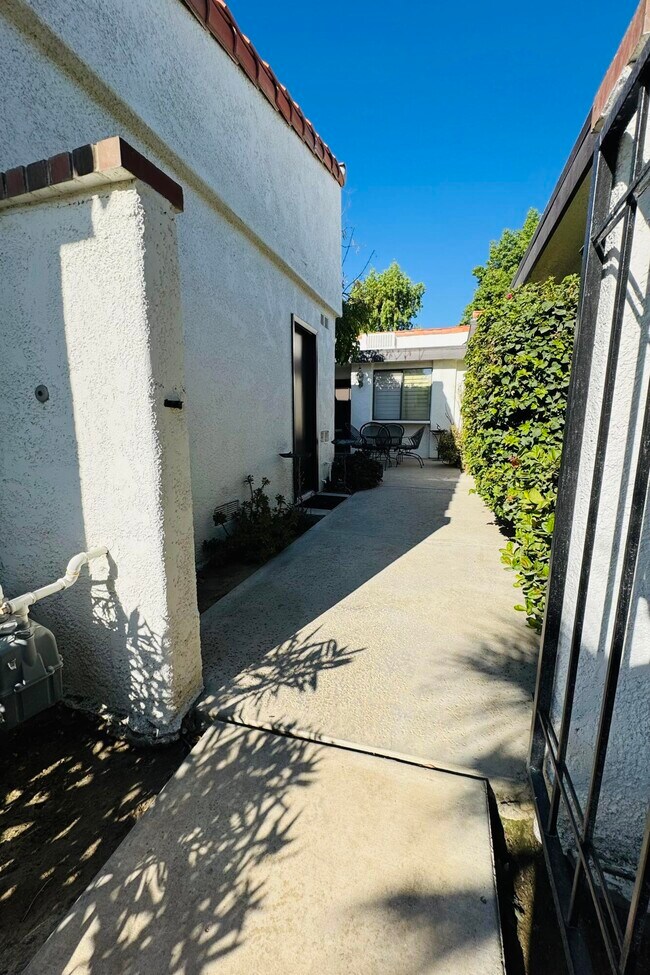 Photo - 23 Don Quixote Dr