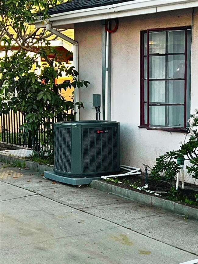 Photo - 843 W Walnut Ave Unit B