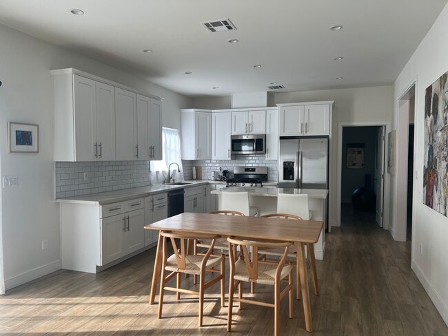 Photo - 6203 Bakman Ave