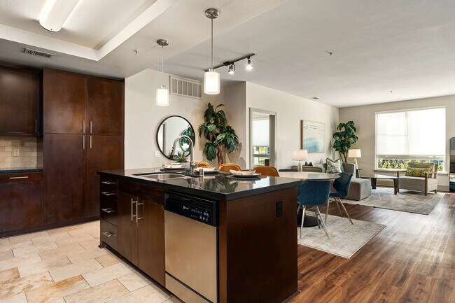 Photo - 1818 Platinum Triangle