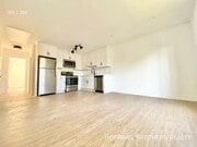 Photo - 1932 New England St