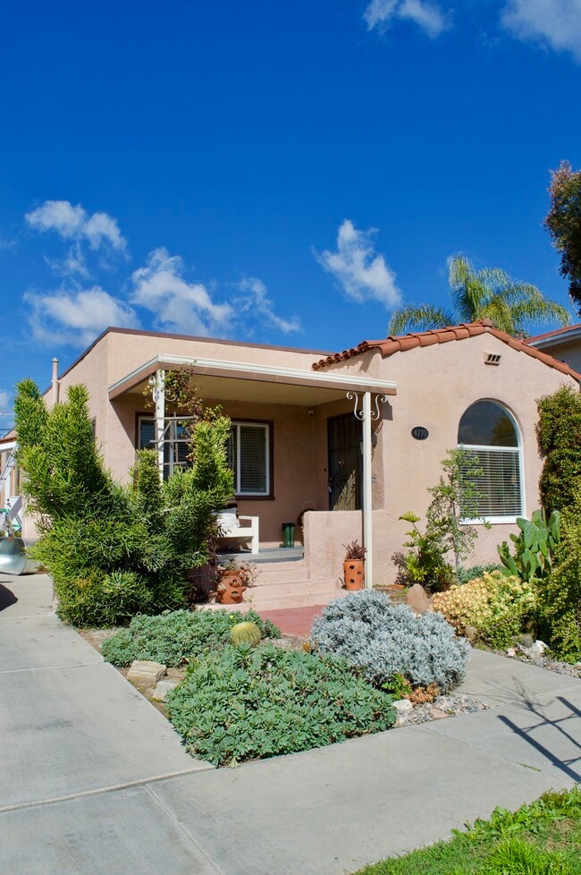 192 spanish home full of charm - 4770 Bancroft St