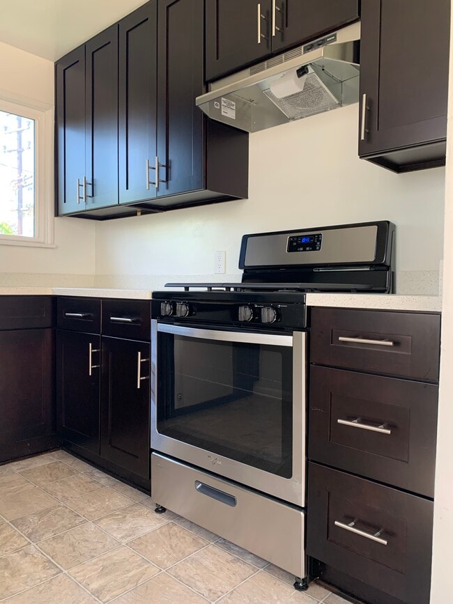 Building Photo - 11933 W Magnolia Blvd Unit 17