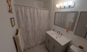 Large bathroom - 224 F St
