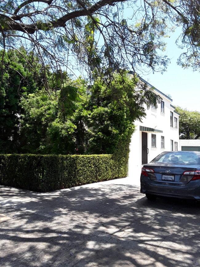 exterior/driveway - 2624 1/2 S Sepulveda Blvd Unit 2624 1/2