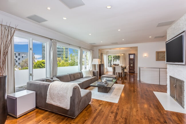 Photo - 1321 Londonderry Pl